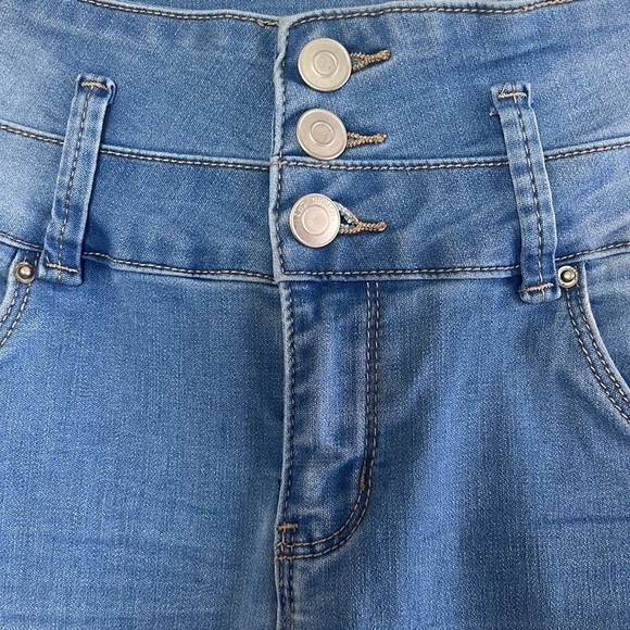 Ibiza ULTRA HIGH WAIST BETTER BOOTY" Light Wash Jeans Size 5 - Picture 8 of 16